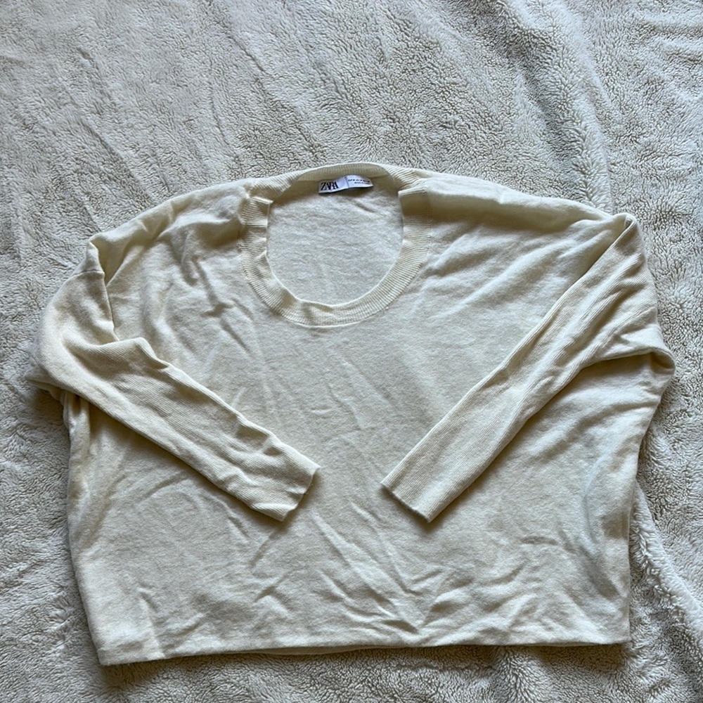 75 Zara Basic Long Sleeve Over Sized Off White Cropped Long Sleeve Top